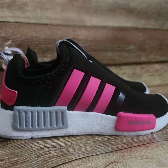 Adidas Black and Pink Sneakers Sporty Style - Picture 3 of 3